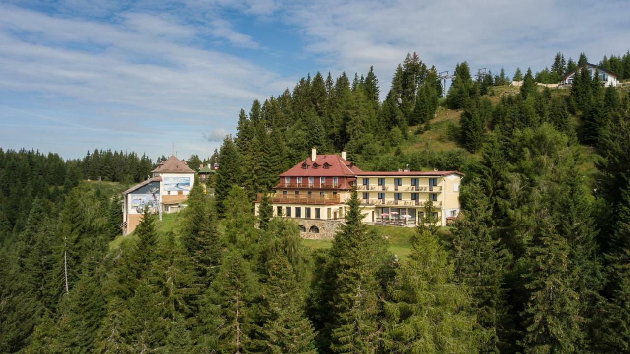 Hotel Alpinum Treffen Exterior photo
